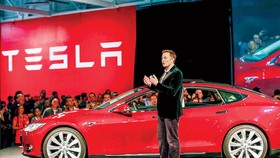 Thương hiệu Tesla nổi tiếng toàn cầu hiện nay đã được Elon Musk vực dậy khi nằm bên bờ vực phá sản vào năm 2008.