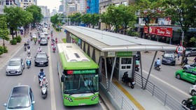 Bài toán giao thông TPHCM:Từ “buýt nhanh” đến “buýt xanh“?