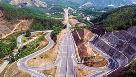 Người dân cả nước rất kỳ vọng khơi thông điểm nghẽn kết cấu hạ tầng bằng tuyến đường bộ cao tốc Bắc Nam phía Đông đoạn 2021-2025.