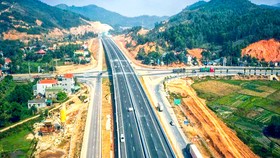 Cao tốc đoạn đi qua Cam Lâm - Vĩnh Hảo, đã làm khó NĐT khi chỉ định vay TCTD mà đối tác đưa ra. 