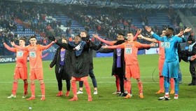 Các cầu thủ Caen ăn mừng chiến thắng trước Lyon ở Cúp Quốc gia.