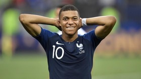 Kylian Mbappe nén chịu chấn thương để chơi trận chung kết World Cup