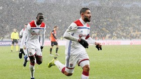 Nabil Fekir mang về suất vào vòng knock-out cho Lyon