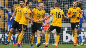Wolves - Leicester City 4-3: Bầy sói nhấn chìm loài cáo