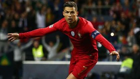 Cristiano Ronaldo ghi hattrick trong trận bán kết