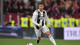 Sarri hứa giúp Ronaldo phá kỷ lục ghi bàn Serie A