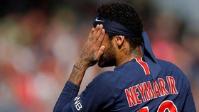 PSG tự biết Neymar bận việc?