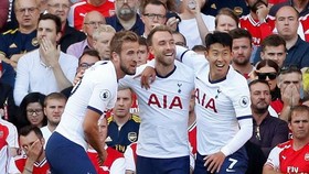 Arsenal - Tottenham 2-2 Lacazette và Aubameyang giúp Pháo thủ lội ngược dòng