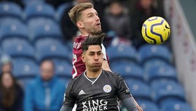 Burnley - Leicester City 2-1: Jamie Vardy sút hỏng phạt đền, Bầy cáo thua ngược