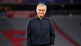 Mourinho loại bỏ Man United khỏi cuộc đua tốp 4