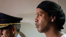 Ronaldinho bị quản thúc ở Paraguay