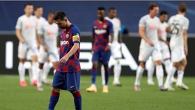 Leo Messi thất vọng sau khi thua Bayern Munich 2-8