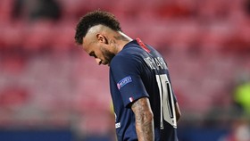 Neymar chỉ bị cấm 2 trận