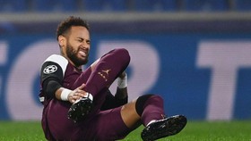 Neymar lại dình chấn thương ở Champions League