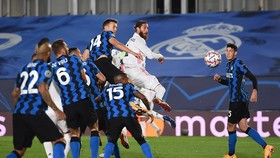 Sergio Ramos ghi bàn trong cuộc rượt đuổi tỷ số với Inter Milan