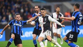 Ronaldo tiếp tục gánh vác trọng trách ghi bàn