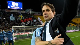 HLV Simone Inzaghi  ăn mừng chiến thắng