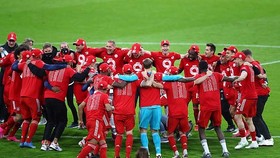 Bayern ăn mừng danh hiệu thứ 9