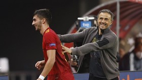 HLV Luis Enrique phấn khích với chiến co5nbg của Ferran Torres trong trận thắng Đức 6-0