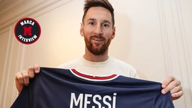 Messi khoe chiếc áo PSG