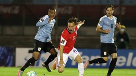 Chile chỉ cần thắng Uruguay 1-0 để nuôi hy vọng giành suất đi play-off