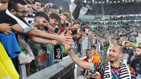 Giorgio Chiellini chia tay các fan Juventus