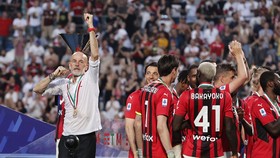 HLV Stefano Pioli quả quyết là có ai đó đạ tước chiếc huy chương nó khỏi cổ cùa ông