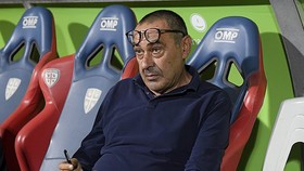HLV Maurizio Sarri lo lắng cho mùa giải mới