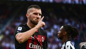 Ante Rebic giúp AC Milan quật ngã Udinese