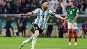 Messi ăn mừng bàn thắng quý giá làm Mexico vỡ trận