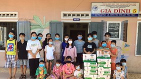Tặng 8.400 hộp sữa cho các em học sinh đang phải cách ly của tỉnh Điện Biên