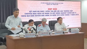 Ông Nguyễn Văn Tuyên, Phó Chủ tịch UBND huyện Hóc Môn trả lời tại cuộc họp báo.