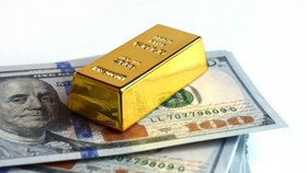 Shỉ số giá vàng và đô la Mỹ chịu tác động lớn từ dịch Covid-19.(Ảnh minh họa: KT)