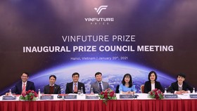 Các thành viên của Hội đồng Giải thưởng, Hội đồng Sơ khảo tại đầu cầu Việt nam trong phiên họp toàn thể thống nhất bộ tiêu chí đề cử