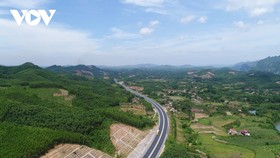 Cao tốc Bắc Giang - Lạng Sơn triển khai theo hình thức BOT do Tập đoàn Đèo Cả đầu tư được hoàn thành, đưa vào khai thác đầu năm 2020.