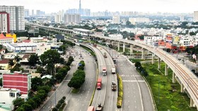 Doanh nghiệp kiến nghị được tự chịu trách nhiệm về lưu thông hàng hóa để khôi phục sản xuất. Ảnh: HOÀNG HÙNG