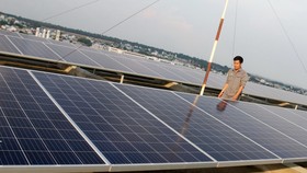 Điện mặt trời mái nhà đối diện nguy cơ bị cắt giảm sâu huy động điện - Ảnh: NGỌC HIỂN