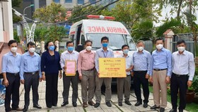 Tập đoàn T&T Group và SHB trao tặng cho TP Cần Thơ 1 xe cứu thương trị giá 870 triệu đồng