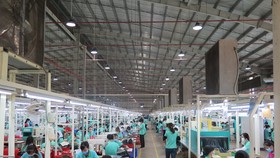 Hoạt động sản xuất tại nhà máy của công ty TNHH Victory International (Việt Nam) đã được hồi phục bình thường. (Ảnh: Minh Hưng/TTXVN)