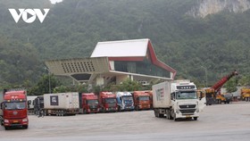 Xe chở nông sản ùn ứ tại các cửa khẩu ở Lạng Sơn