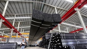 Theo HSBC, động lực tăng trưởng chủ yếu của Việt Nam sẽ phụ thuộc vào đầu tư FDI mạnh mẽ trở lại, tập trung nhiều vào lĩnh vực sản xuất. (Ảnh: Danh Lam/TTXVN)