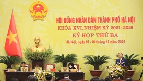 Chủ tịch Hội đồng Nhân dân thành phố Hà Nội Nguyễn Ngọc Tuấn phát biểu tại buổi khai mạc kỳ họp. (Ảnh: Văn Điệp/TTXVN)