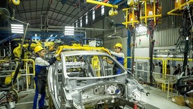 Hoạt động sản xuất tại nhà máy ôtô Hyundai Thành Công. (Ảnh: Hoàng Hùng/TTXVN)