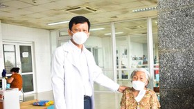 Cụ bà N.T.T. 102 tuổi vừa được đặt máy tạo nhịp tim vĩnh viễn thành công