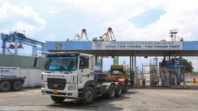 Cảng Tân Thuận chưa thể di dời do nhiều nguyên nhân, trong đó có bài toán kết nối giao thông cả đường bộ và luồng dẫn
