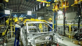 Hoạt động sản xuất tại nhà máy ôtô Hyundai Thành Công. (Ảnh: Hoàng Hùng/TTXVN)