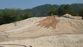 Khai thác cát tại sông Krông Nô. Đắk Nông. (Ảnh minh họa: Ngọc Minh/TTXVN)