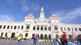Loại hình xe đạp công cộng tại Thành phố Hồ Chí Minh cũng đang được người dân đón nhận nhiệt tình. (Ảnh: CTV/Vietnam+)