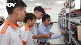 Trường Cao đẳng Công nghệ cao Đồng An đầu tư máy móc thiết bị hiện đại giảng dạy.