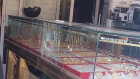 Bình Dương: Truy bắt 2 đối tượng cướp tiệm vàng